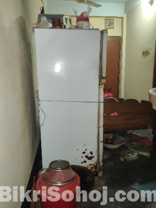 সিঙ্গার ফ্রিজটি বিক্রি হবে